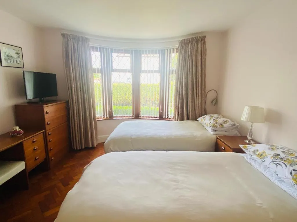 Villa Cheerful 4-Bedroom Detached Family Home, Quiet Area Cardiff
