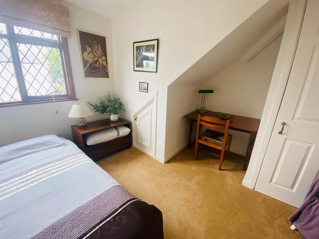 Villa Cheerful 4-Bedroom Detached Family Home, Quiet Area Cardiff